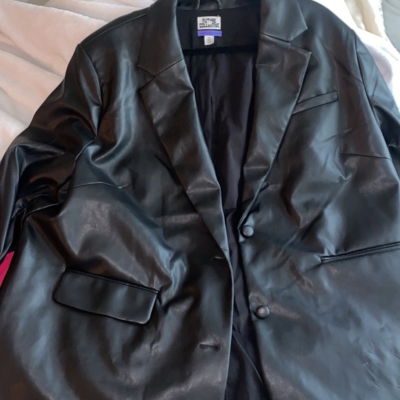 Faux leather oversized blazer - Picture 2 of 5